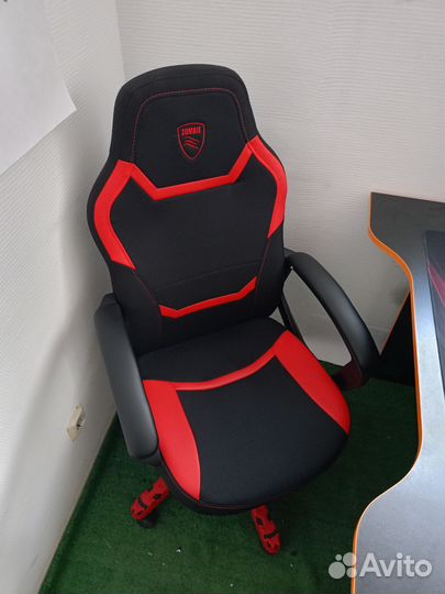 Игровой стул и игровой стол