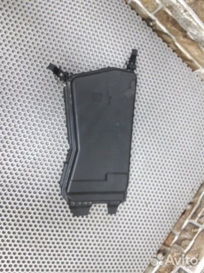 Крышка блока предохранителей Mercedes-Benz