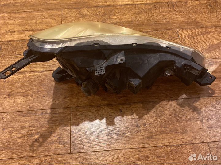 Фара Nissan Wingroad (Y12)