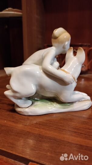 Статуэтка фарф.Юный пограничник. Мальчик с собакой