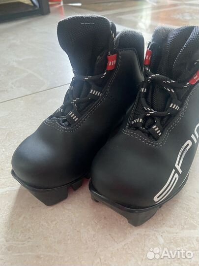 Лыжные ботинки детские 28 размер