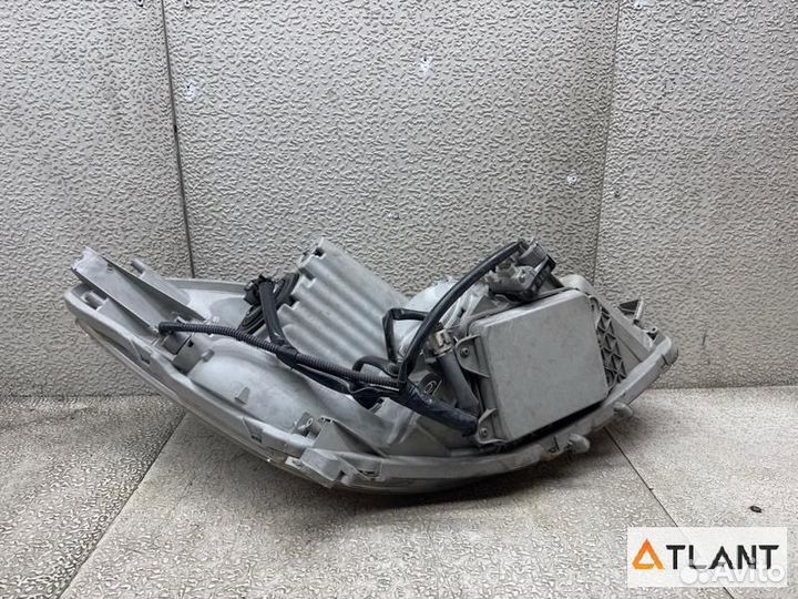 Фара передняя левая toyota isis