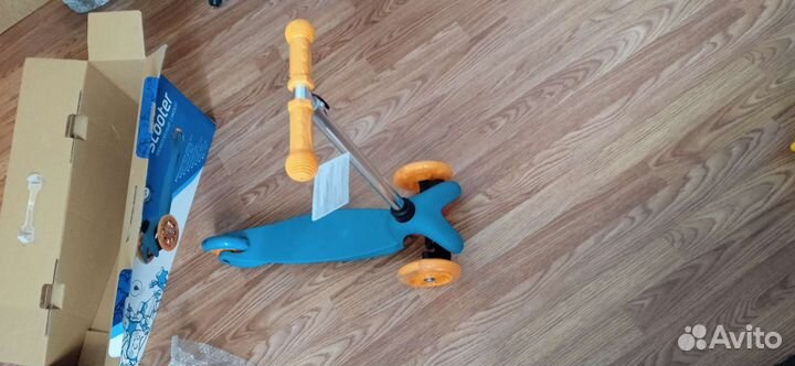 Самокат детский трехколесный новый