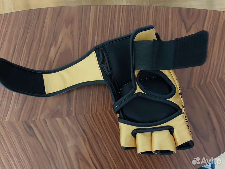 Боксерские перчатки