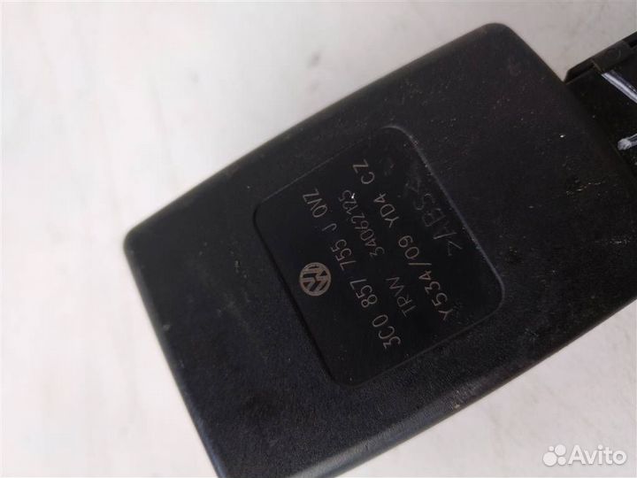 Ответная часть переднего левого ремня безоп. фоль