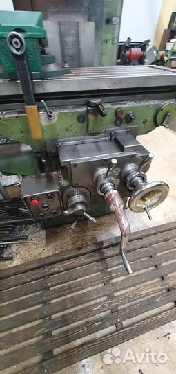 Вертикально-фрезерный станок FYD-32 стол 315х1250