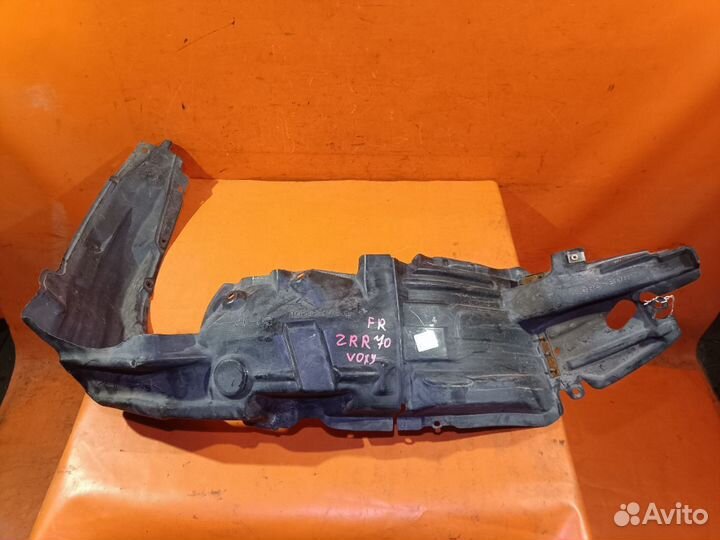Подкрылок Toyota Voxy ZRR70W (Переднее Правое)