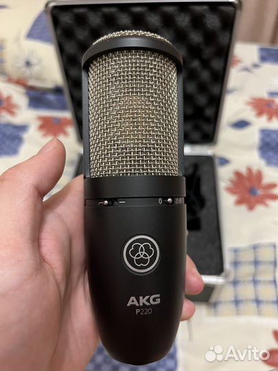 Микрофон AKG p220