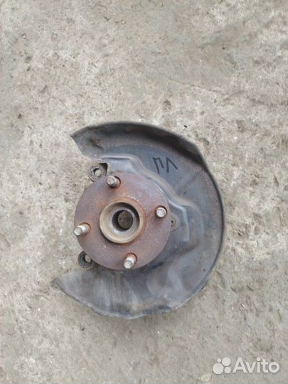 Кулак поворотный передний левый Toyota Prius NHW10