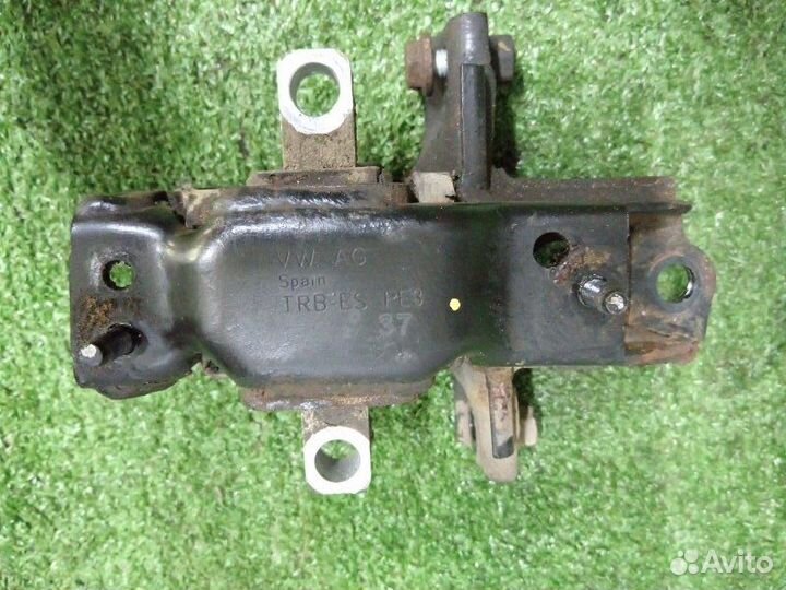 Опора двигателя левая Audi A1 8X1 caxb 47536 2012