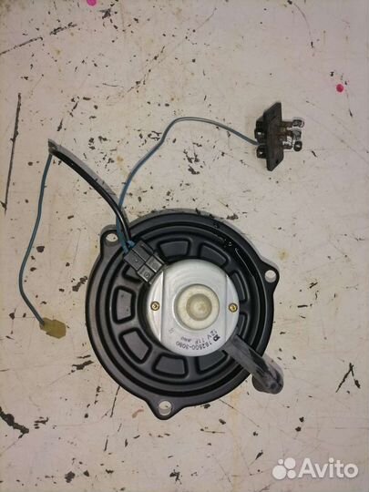 Вентилятор отопителя Mazda 323 BF 1.5 E5 E3