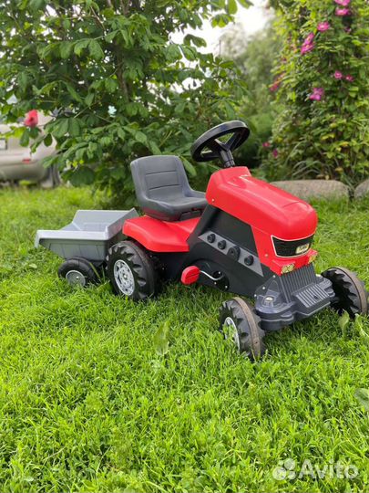 Детский трактор с педалями