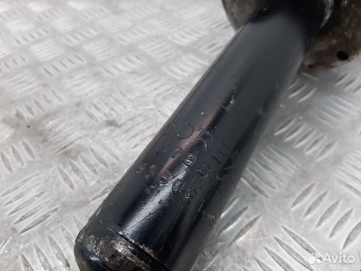 Стойка передняя правая Audi A4 B6 2003