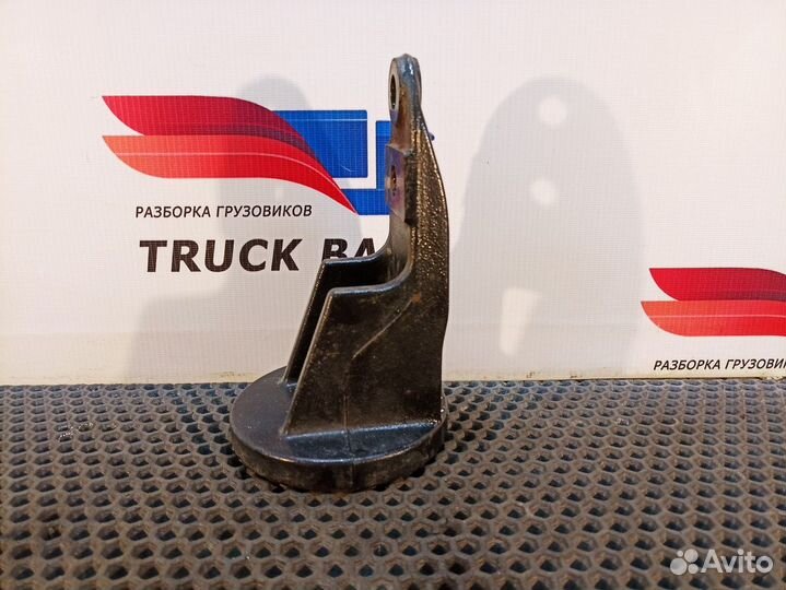 Кронштейн отбойника передней рессоры