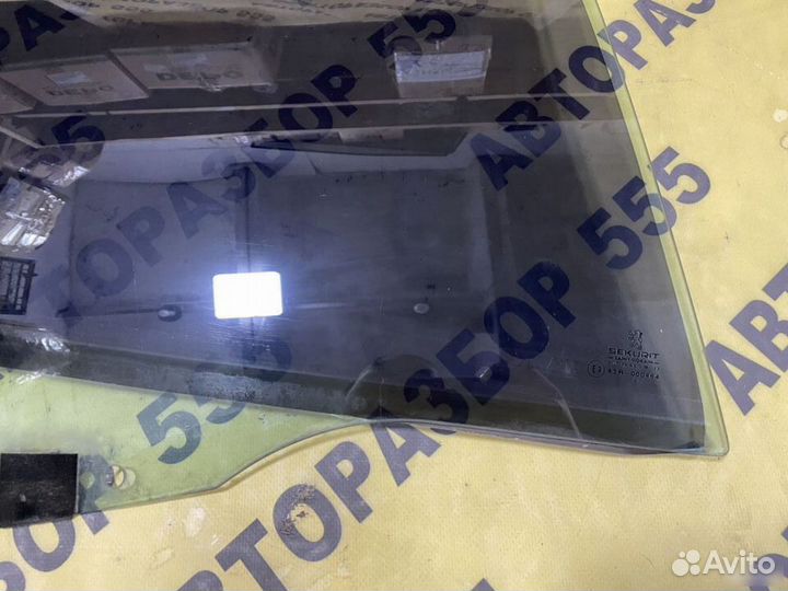 Стекло двери задней правой Peugeot 206