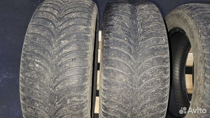 Goodyear UltraGrip Ice 215/60 R16