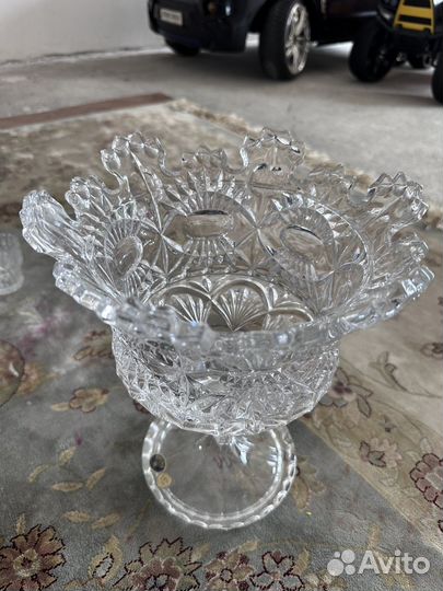 Хрустальная конфетница на ножке