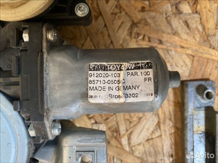 Стеклоподъемник электрический передний правый