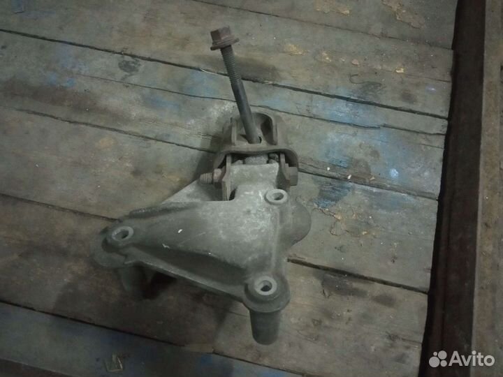 Опора двигателя для Крайслер Вояджер 2002г