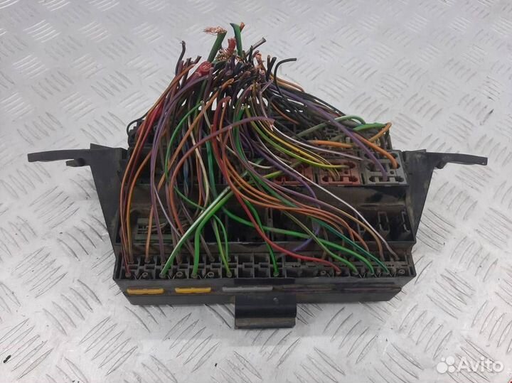 Блок предохранителей Ford 1999 1011279