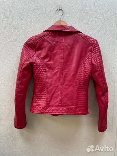 Куртка кожанная красного цвета под касуху поиэстор