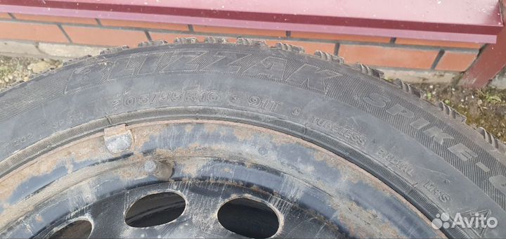 Bridgestone Blizzak Spike-01 205/55 R16