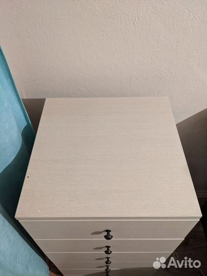 Тумба на колесах