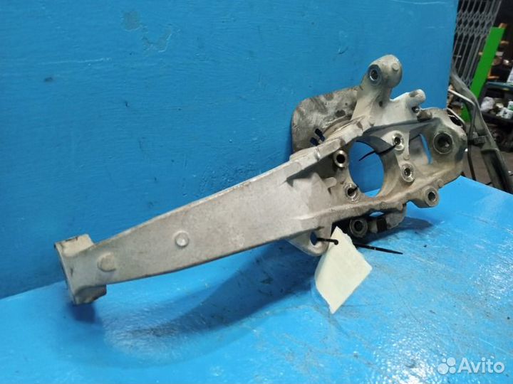 Кулак поворотный передний правый Infiniti Qx70