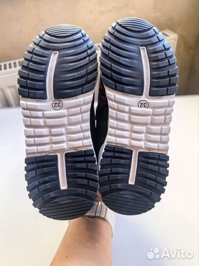 Кроссовки новые