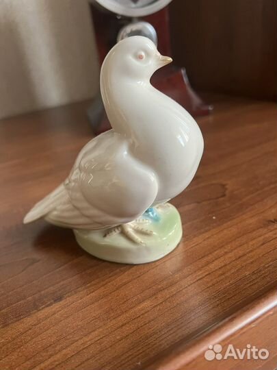 Фарфоровые статуэтки Голубь,старая Гжель