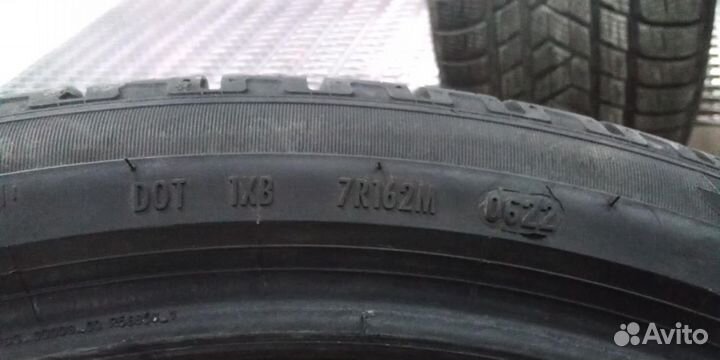 Pirelli Scorpion Winter 295/35 R21 и 315/30 R22 107V