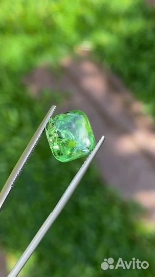 Цаворит натуральный 4.69 карат квадрат