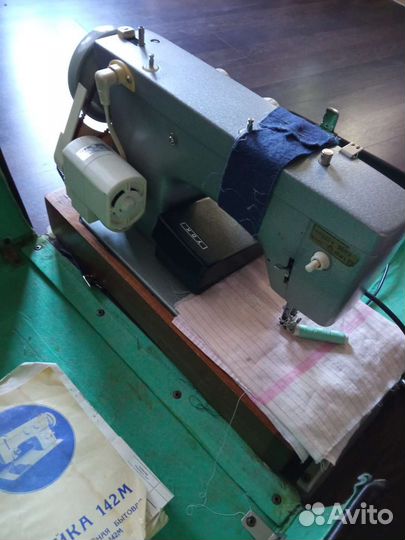 Швейная машина Чайка 142м