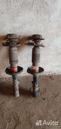 Передние Стойки на hyundai accent