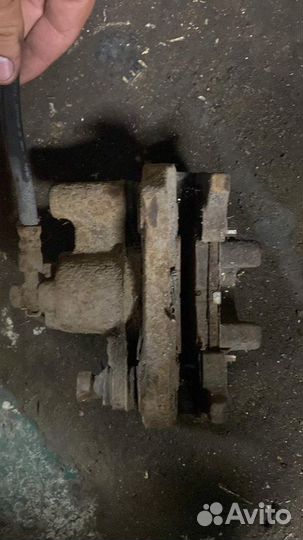 Суппорт задний левый Toyota Camry 30 3.0 2005