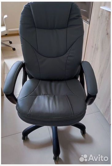 Офисное кресло