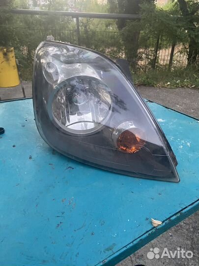Правая Фара Ford Fiesta Mk5 2007