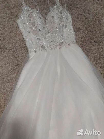 Свадебное платье со шлейфом