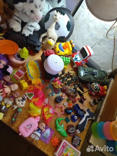 Много разных игрушек