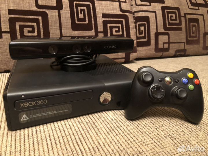 Xbox 360 + kinect + геймпад + 4 игры
