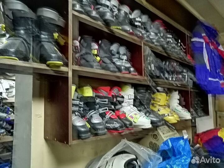 Горные лыжи в комплекте с ботинками в основном дет