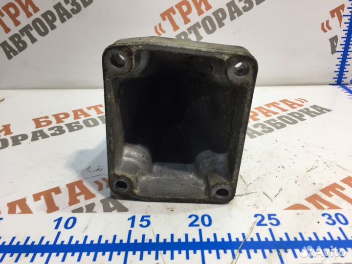 Мерседес E-Класс Кронштейн двигателя правый Прав