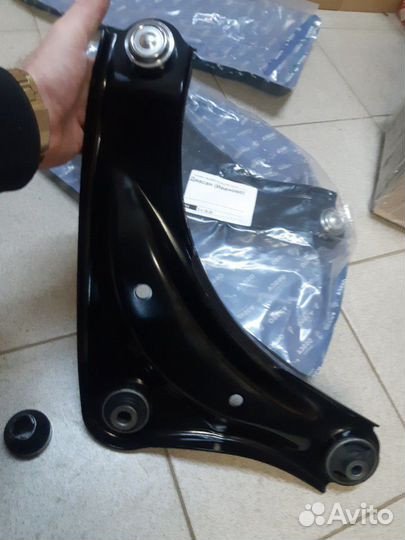 Рычаги передние Nissan Juke