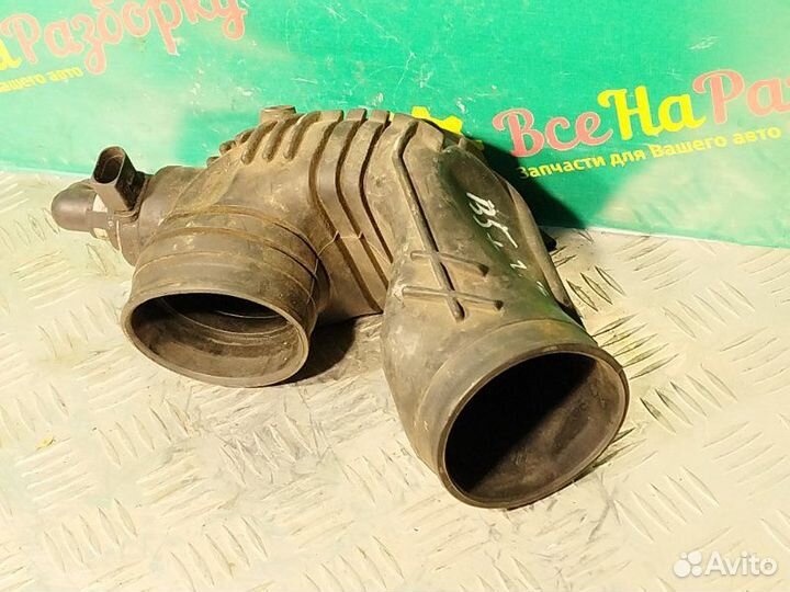 Патрубок воздушного фильтра Volkswagen Passat B5+