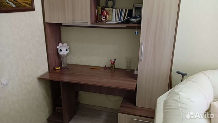 Компьютерный столик бу с полками