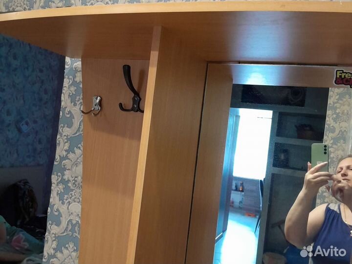Вешалка в прихожую с зеркалом