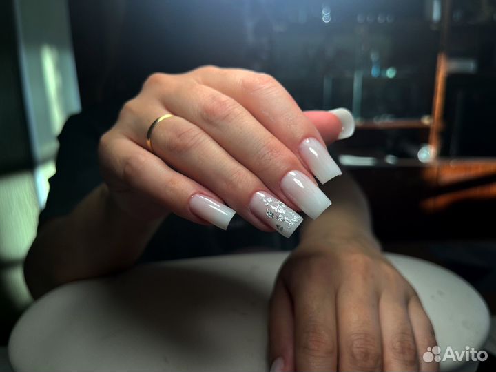 Модель на маникюр