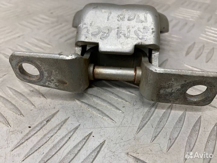 Б/У петля двери передний левый Daewoo Matiz klya