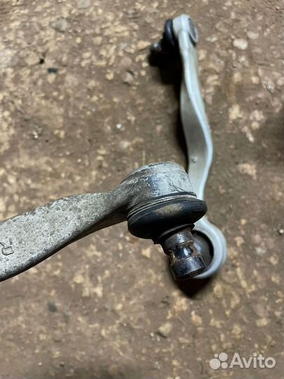 Рычаг передний верхний правый VW Passat B5