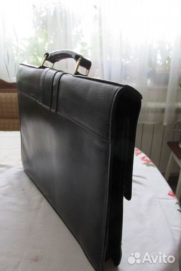 Аккуратный ретро-портфель для документов